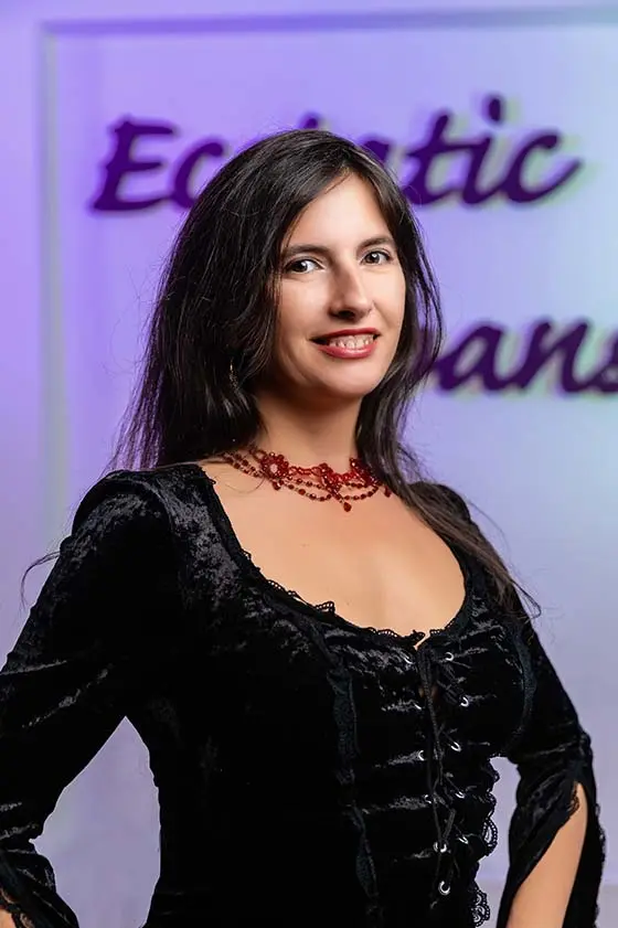 instructor dansuri societate, Daniela