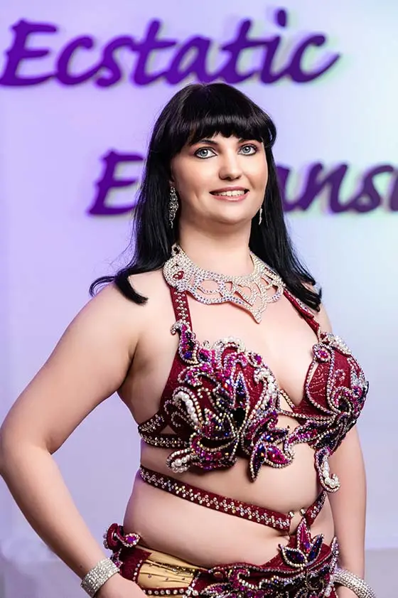 instructor belly dance, Monica
