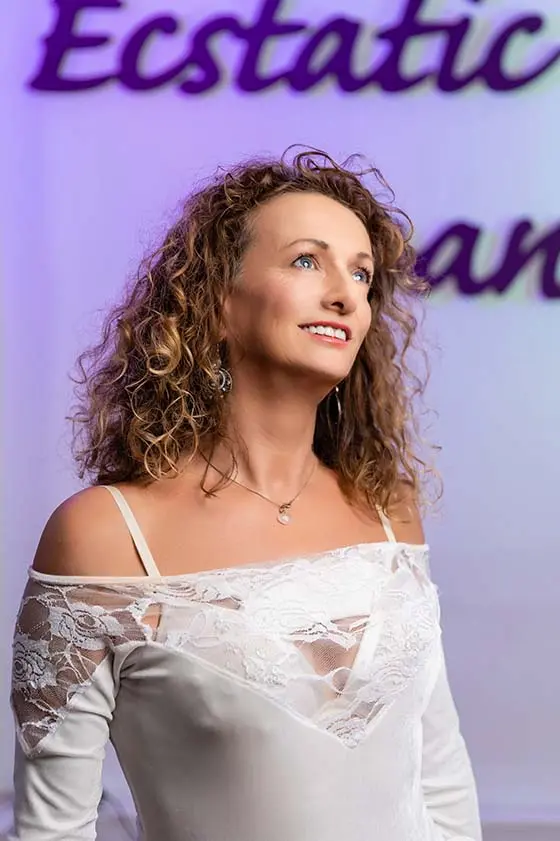 instructor belly dance Cristina Bauer